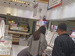 -美式眼镜·授权蔡司.依视路.尼康.豪雅.明月(人民广场店)