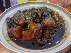 特色红烧肉-八张桌子(老店)