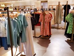 -URBAN REVIVO(济南领秀城贵和购物中心店)