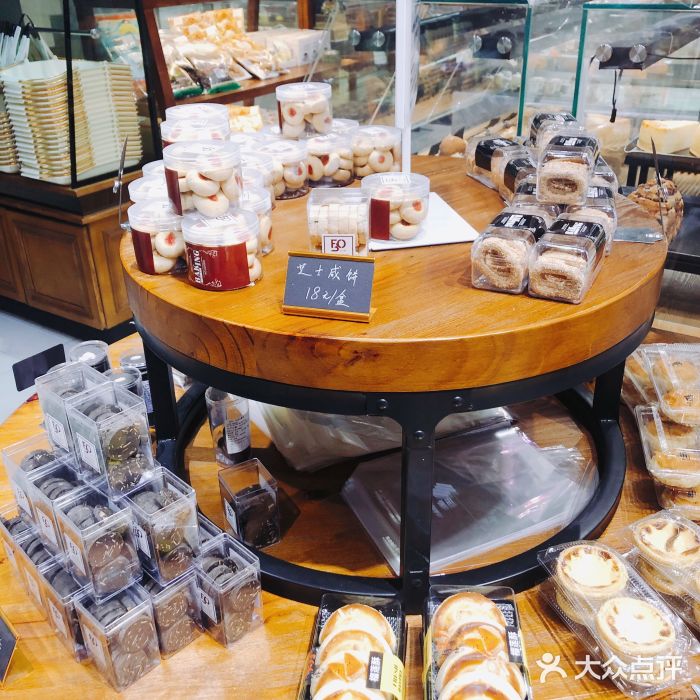 法比澳(丹阳吾悦广场店)面包甜点陈列柜图片