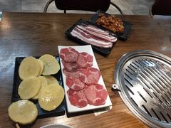 牛舌-·缸桶屋·韩式牛肋条自助烤肉(西湖D11店)