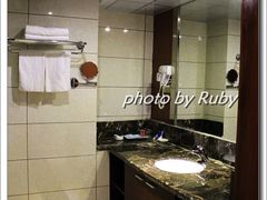 华洋宾馆（杭州）10-老爹住的房间-浴室洗手台-华洋宾馆