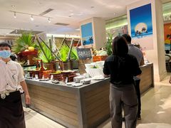 自助取餐区-海口绿发希尔顿酒店-田园汇自助餐·三文鱼·海鲜