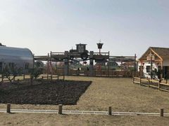 -田园东方蜜桃村的田野营地