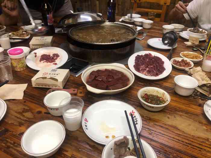 全汁全味驴庄(布吉店)-"[环境]919191有包房,大堂空间很大.