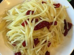 酸辣土豆丝-我去·春饼文化主题餐厅(国定路总店)