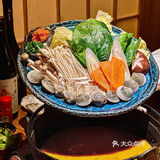 在静安寺！！终于吃到了超火的痛风锅！！！