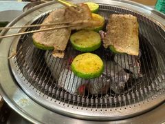 -围炉肉舍•炭烤活鳗•丹东海鲜烤肉(步行街店)