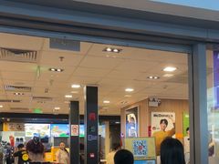 -麦当劳(上海虹桥站30B检票口楼上)