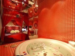 蝶舞梦镜-天鹅恋主题酒店(光谷广场步行街店)