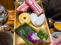山蒜叶凤梨五花肉-牛人·雪花牛·木炭烤肉(昆山陆家店)
