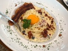 -Chom Cafe and Restaurant