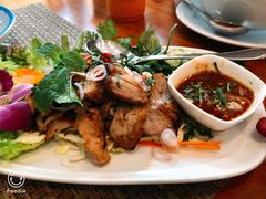 -Chom Cafe and Restaurant