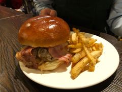 培根奶酪汉堡-瑞食酒馆 La Taverne Suisse
