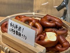 -天井·丑面包搭咖啡