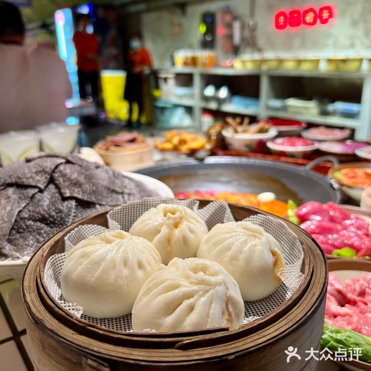 重庆旅游三连，洪崖洞、十八梯、吃防空洞火锅！