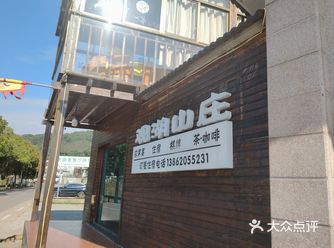 0元玩转这座城饭店在太湖边上 门面招牌醒目