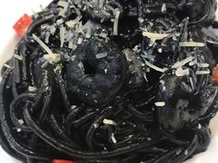 墨鱼汁虾仁意面-斯比特花园西餐厅(东方商厦店)