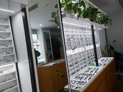 -视野联行眼镜•蔡司•依视路(温江店)