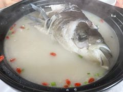 鱼头汤-万佛湖许老大铁锅鱼(黑金冠店)