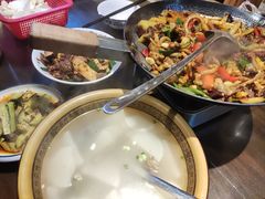 -富正毅三下锅·湘西韵味(天门山索道店)