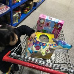 -逝水玩具折扣店