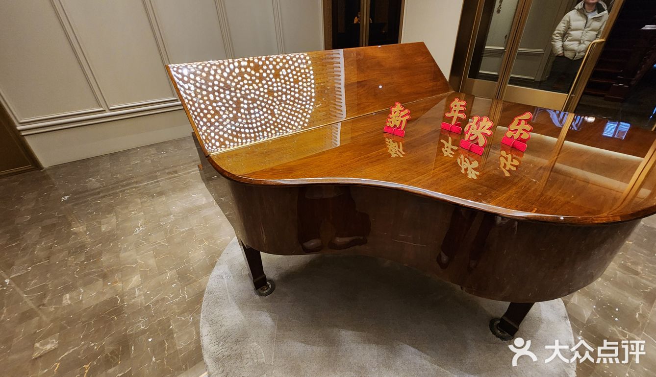 距离网红景点 “武康大楼”很近 忘了在武汉叫什么楼了