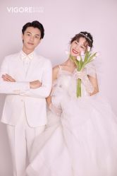 -雪中彩影婚纱摄影·微光艺术中心