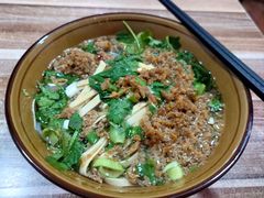 三鲜米线-老字号杨坡红油米线腊汁肉夹馍(东四道巷店)