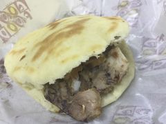 烧饼夹肘子-生活本该如此北京小馆(周庄嘉园店)