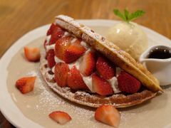 草莓松饼-ROAST coffee & eatery