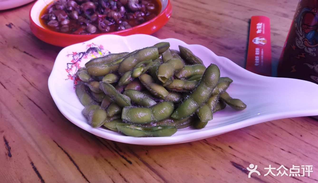 啤酒撸串子,因为瑞虹这家店店门口是可以摆桌子的