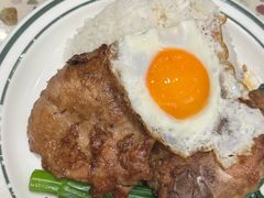 香煎猪扒鸡蛋饭（豉油汁）-华嫂冰室(尖沙咀店)