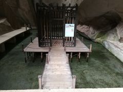 -伍山石窟