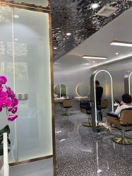 -Tloml salon