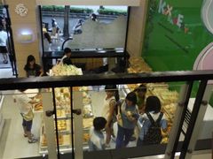 面包甜点陈列柜-康欣烘焙连锁(湛师店)