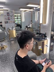 -即型男士理发工作室