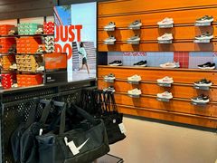 -百年港湾奥特莱斯(香炉礁店)
