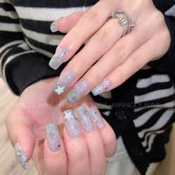 -花岐款式专研健康美甲沙龙