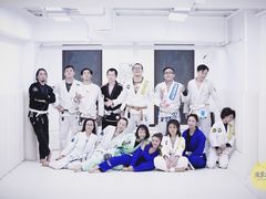 -菠萝格斗巴西柔术训练馆