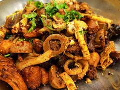 -愉肴麻辣香锅(中山路店)