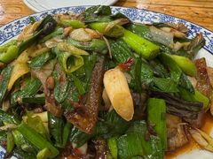 蒜苗回锅肉-雨田饭店(华兴东街店)