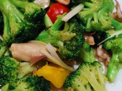 鲜鱿炒西兰花-九记路边鸡(穗盐路店)