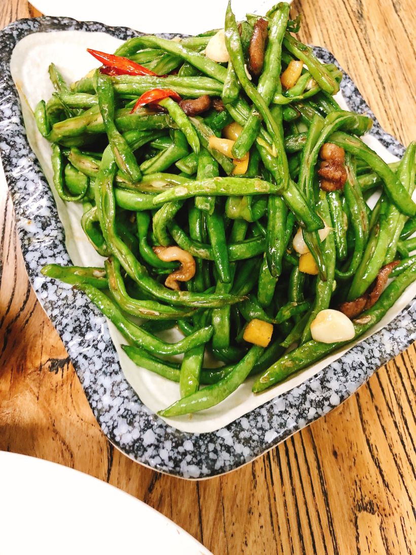 一家烧烤店的凉菜挺好吃的