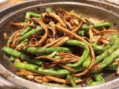 长豆角炒茶树菇-大厨小馆(华阳城店)