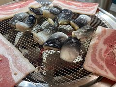 -围炉肉舍•炭烤活鳗•丹东海鲜烤肉(步行街店)