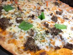 韩式烤牛肉和牛肉蟹肉双拼pizza-机器人火炉披萨