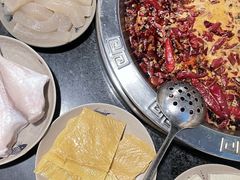 -洞亭火锅(防空洞总店)