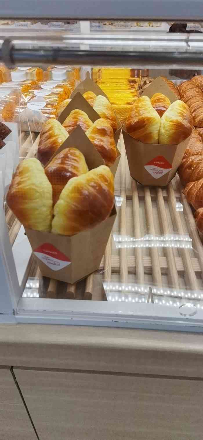 lanta蓝塔(南亚店)-"爱吃这家的蜂蜜蛋糕,还有丹麦红豆,路过必.