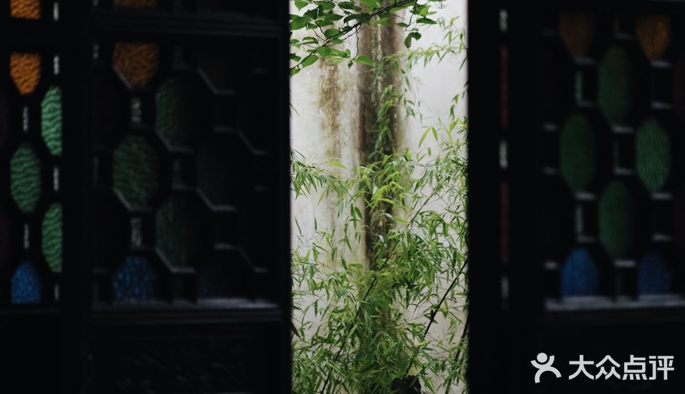 觉得闷热,就逛去园林吃雪糕!